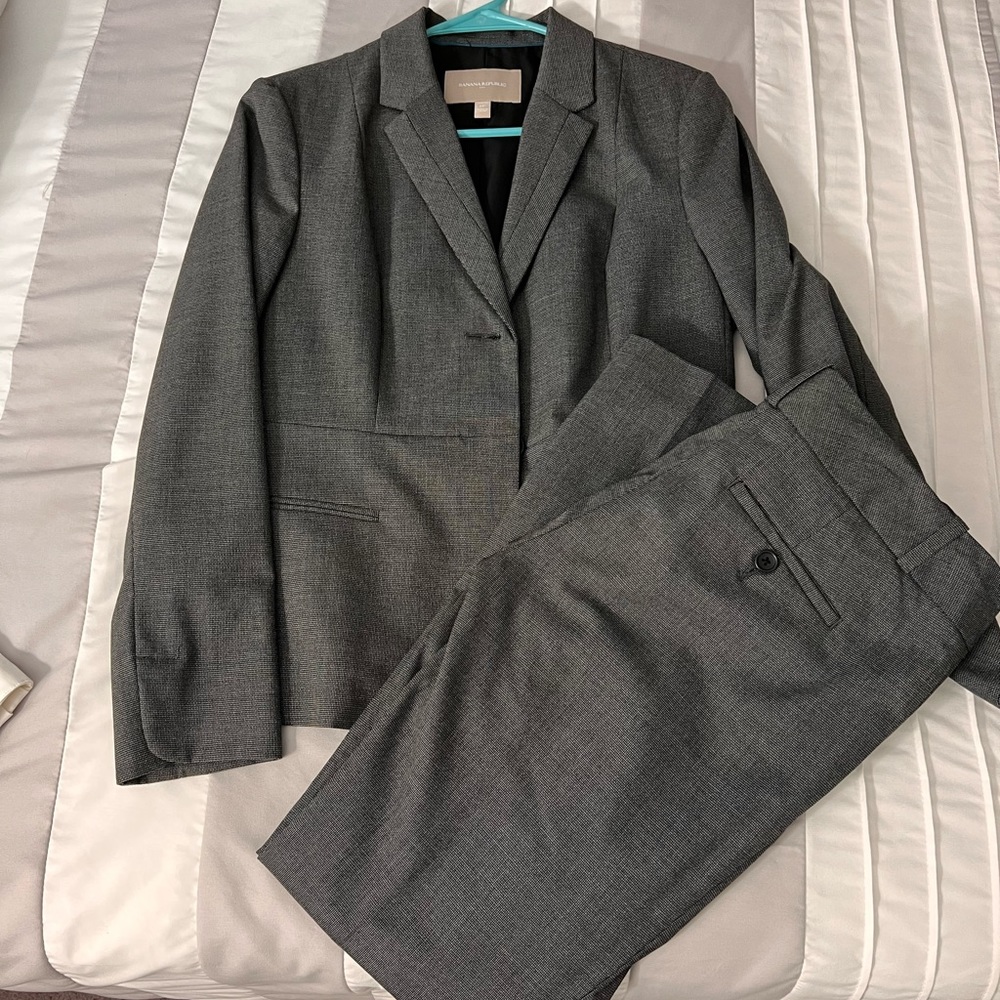 Banana Republic womens pant suit